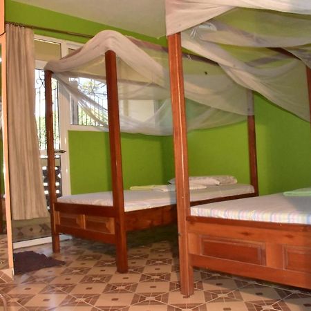 Viriko Boarding House Hotel Mombasa Exterior photo