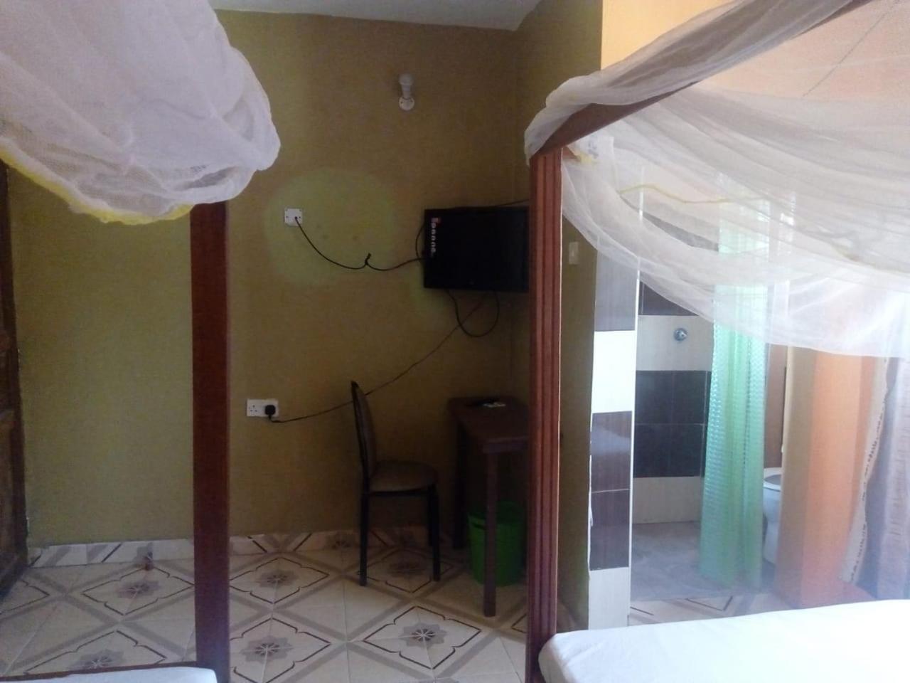 Viriko Boarding House Hotel Mombasa Exterior photo
